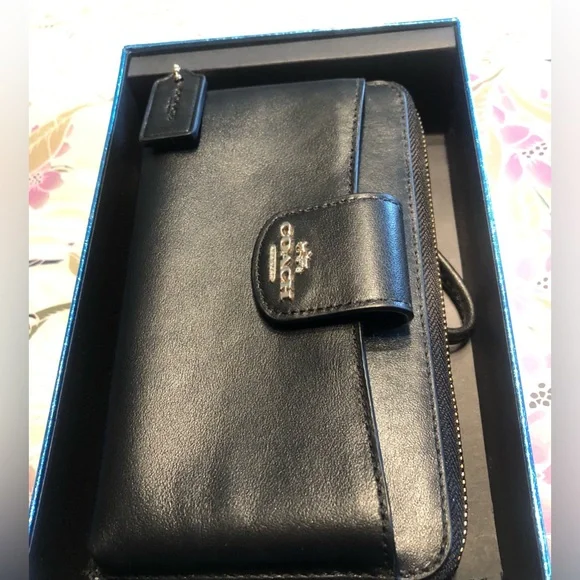 Classic Coach Black Leather Wristlet Wallet NWT,NIB,BRAND NEW FESTIVE Gift Box! - Picture 14 of 14